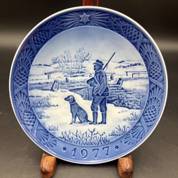 Royal Copenhagen Other - Royal Copenhagen 1977 Christmas Plate